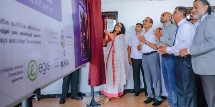 බිමල් කොටුව කණපිට හරවන්නයි යන්නේ! බස් ස්ටෑන්ඩ් එකට තිබ්බ අත දුම්රිය පළටත් තියයි! VIDEO I Sri Lanka Latest News