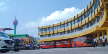 මඩවගුර බිමල් දිව්‍යලෝකයක් කළා! බස් ස්ටෑන්ඩ් එකට ආපු මිනිස්සු හරි සතුටින්! VIDEO I Sri Lanka Latest News