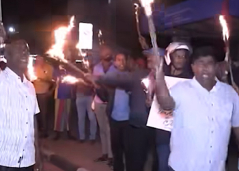 එකෙක් දෙන්නෙක් කොළඹට වෙලා කයිය ගහද්දි සජබෙ ගම්වල සංවිධායකයන් මහ රෑත් පාරට බැහැලා විරෝධතාවල! මෙන්න කලාවැව වැඩ! VIDEO I Sri Lanka Latest News