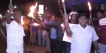 එකෙක් දෙන්නෙක් කොළඹට වෙලා කයිය ගහද්දි සජබෙ ගම්වල සංවිධායකයන් මහ රෑත් පාරට බැහැලා විරෝධතාවල! මෙන්න කලාවැව වැඩ! VIDEO I Sri Lanka Latest News