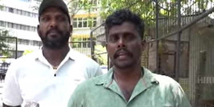 මතකද ධීවරයෝ ජනාධිපති කාර්යාලය ඉදිරිපිට දවස් ගාණක් උද්ඝෝෂණ කළා! විපක්ෂයේ නායකයනුත් ගිහින් හයිය දුන්නා! අනුර සාකච්ඡාවක් දීලා කතා කළාම උද්ඝෝෂණය නැවතුණා! අන්න දැන් මාසයක් ගිහිනුත් පොරොන්දු ඉටු කළේ නෑ කියලා ධීවර අමාත්‍යංශයට ගිහින් ලියුමක් දීලා! මදෑ ධීවරයන්ට වෙච්ච වැඩක්! VIDEO I Sri Lanka Latest News