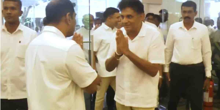 මහින්ද විජේසේකරට අවසන් ගෞරව දක්වන්න විපක්ෂනායකත් ගිහින්! VIDEO I Sri Lanka Latest News