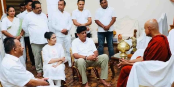 නැතිවෙච්ච ඩොලර් ලක්ෂ 2.5 ගැන ඇමැති අනිල් ජයන්ත එකක් කියනවා! මුදල් අමාත්‍යංශ ලේකම් හර්ෂණ සූරියප්පෙරුම තව එකක් කියනවා! ඇත්ත කතාව මොකද්ද? VIDEO & PHOTOS I Sri Lanka Latest News