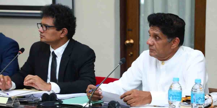 අධ්යාපනය පිළිබඳ ආංශික අධීක්ෂණ කාරක සභාවට ගිය විපක්ෂනායක සජිත් අධ්යාපන ප්රතිසංස්කරණවල හොඳ පැත්ත ගැන කතාකරයි! අඩුපාඩුත් පෙන්වා දෙයි! VIDEO & PHOTOS I Sri Lanka Latest News
