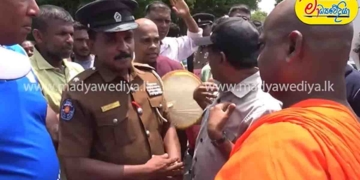 ඡන්දෙ කාලෙ දෙනවා කියපු විසඳුම් තාම නෑ! වගාවත් ඉවරයි.. ගමත් ඉවරයි..! වල් අලි කරදරෙන් බේරෙන්න බැරිව හුරුළු වැව මිනිස්සු මහපාරට එයි! VIDEO I Sri Lanka Latest News