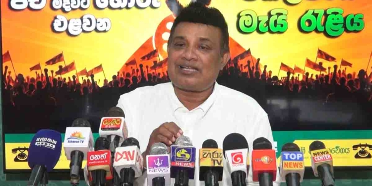 රක්ෂණ සංස්ථාවේ මහාපරිමාණ බැඳුම්කර වංචාවක්! නිසි අනුමැතියකින් තොරව අඩු පොලියට මිලියන 10,000ක භාණ්ඩාගාර බැඳුම්කර අරන් විශාල මගඩියක් කරලා! දවසෙ පාඩුව ලක්ෂ 500යි! මගඩිය පසුපස සිටින්නේ බැඳුම්කර ව්යාපාර කරන සමාගමක කළමනාකාර අධ්යක්ෂ සෝමදාස පලිහවඩන! හර්ෂණ සූරියප්පෙරුම මේ සෝමදාසව රක්ෂණ සංස්ථාවේ අධ්යක්ෂවරයෙක් කරලා! VIDEO I Sri Lanka Latest News