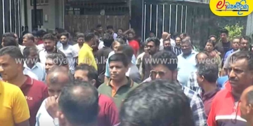 දීමනා කපලා! ආණ්ඩුවේ සියලු මුද්‍රණ කටයුතු නවත්වා රජයේ මුද්‍රණාල සේවකයෝ පාරට බහී! අපි ඔක්කොම ඡන්දය දුන්නේ මාලිමාවට! VIDEO I Sri Lanka Latest News