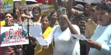 ලයිට් බිල වැඩි කරන්න නම් එපා! කොල්ලුපිටියේ උපයෝගිතා කොමිසම ඉදිරිපිට ලොකු විරෝධයක්! VIDEO I Sri Lanka Latest News