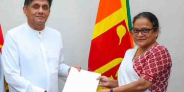 සජිත් රෝහිණීට රත්තොට බාරදෙයි! PHOTOS I Sri Lanka Latest News