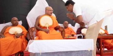 සම්බුද්ධ ශාසනය රැකගන්න වචනයෙන් විතරක් නෙමෙයි ක්‍රියාවෙන්ම වැඩ කරන විපක්ෂනායක සජිත් ඓතිහාසික කොට්ටිඹුල්වල රාජමහා විහාරයේ මකර තොරණ සහිත වාහල්කඩ විවෘතකිරීමට එක්වෙයි! VIDEO & PHOTOS I Sri Lanka Latest News