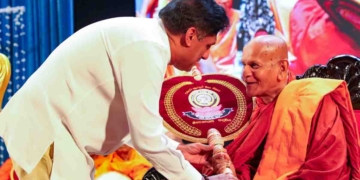බුද්ධ ශාසනයට අභියෝග එල්ලවන මේ මොහොතේ නිවටයන් වෙනවාද? ශක්තිමත්ව මුහුණ දෙනවාද? තීරණය ජනතාවගේ අතේ! උඩරට අමරපුර මහා නිකායේ නව මහා නායක හිමියන් පිළිගැනීමේ උත්සවයේදී විපක්ෂ නායක සජිත්ගෙන් විශේෂ ප්‍රකාශයක්! VIDEO & PHOTOS I Sri Lanka Latest News