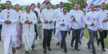 නිල රණවිරු සැමරුම් උත්සවයට ආණ්ඩුව ඊයෙ විපක්ෂයට ආරාධනා කළේ නෑ! අද උදේම විපක්ෂනායක සජිත් ප්‍රේමදාස පෙරටු කොටගෙන සජබ මන්ත්‍රීවරු රණවිරු ස්මාරකයට ආචාර දක්වයි! VIDEO & PHOTOS I Sri Lanka Latest News