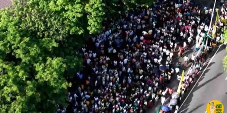 ක්‍රීඩාපිටියේ ඉඩ මදිවෙයි! දහස් ගණන් මහා සෙනගක් සජබ මැයි රැලියට එක්වෙන්න නොහැකිව තවමත් සිරිසේන ක්‍රීඩාපිටියෙන් එළියේ! VIDEO I Sri Lanka Latest News