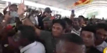 කොළඹට ආ මහා ජන සන්නිපාතය මැදින් සජිත්ට වේදිකාව ළඟට එන්න පැය ගාණක් යයි! LIVE VIDEO I Sri Lanka Latest News