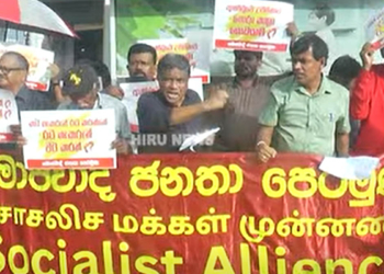 ජීවන බරට එරෙහිව බොරැල්ල හන්දියේ විරෝධතාවක්! පළාත් සභා ඡන්දයත් ඉල්ලයි! VIDEO I Sri Lanka Latest News