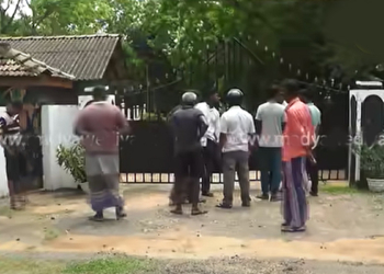 අවුරුදු 20ක් තිස්සේ ජනාධිපතිතුමාගේ ගමේ තිබ්බ හමුදා කඳවුර අයින් කරලා! වෙන කණ්ඩායමක් ගිහින් බලෙන් අල්ලගෙන අරන් ගස්ලබු ගෙඩියත් කඩලා විකුණනවාලු! VIDEO I Sri Lanka Latest News