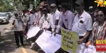රට වටෙන්ම විශ්‍රාමිකයෝ අනුරාධපුරයට ඇවිත් ලොකු අඩව්වක් අල්ලයි! ආණ්ඩුවට රතු එළි දල්වයි! VIDEO I Sri Lanka Latest News
