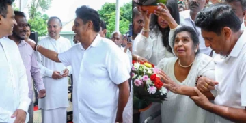 මැයි රැලියට කලින්ම සජබයයි එජාපයයි එකමුතු වෙයි! අලුත්කඩේ ප්‍රේමදාස ගුණසමරුවට එජාප නායකයොත් එකතු වෙයි! PHOTOS & VIDEO I Sri Lanka Latest News