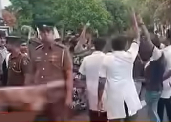 මල්වානෙ මන්දිරයට කඩාපැන්න සිසුන්ටයි අමාත්‍යංශ්‍යට එන්න ආපු වෛද්‍ය ‌‌සිසුන්ටයි පොලිසිය සැලකුවේ එක විදිහකටද-දෙවිදිහකටද? VIDEO I Sri Lanka Latest News