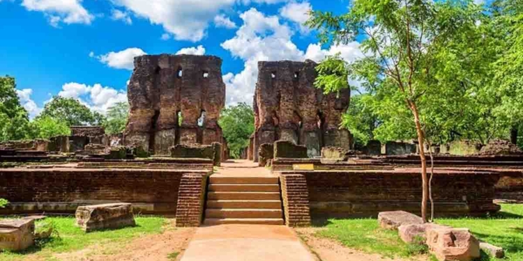 ලංකාවේ වැඩිම පුරාවිද්යා ප්රදේශ තියෙන දිස්ත්රික්කය මොකක්ද කියලා දන්නවාද? අනුරාධපුරය පොලොන්නරුව නෙමෙයි! ඇහුවොත් පුදුම වේවි! I Sri Lanka Latest News