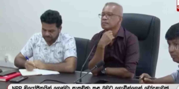 වීවලට හරි මිලක් පොහොර ඉල්ලා රට වටේම ආණ්ඩුවට එරෙහිව ගොවියො පාරට බහිද්දී  ලාල්කාන්තලා-නාමල් කරුණාරත්නලා මාලිමාවෙ ගොවියො ටිකක් කොළඹට ගෙන්නලා සාකච්ඡා කරලා! ඇත්ත ගොවියන්ට යකා නැගලා! මීට පස්සේ ඔය සෙල්ලම් නම් දාන්න එපා! VIDEO I Sri Lanka Latest News