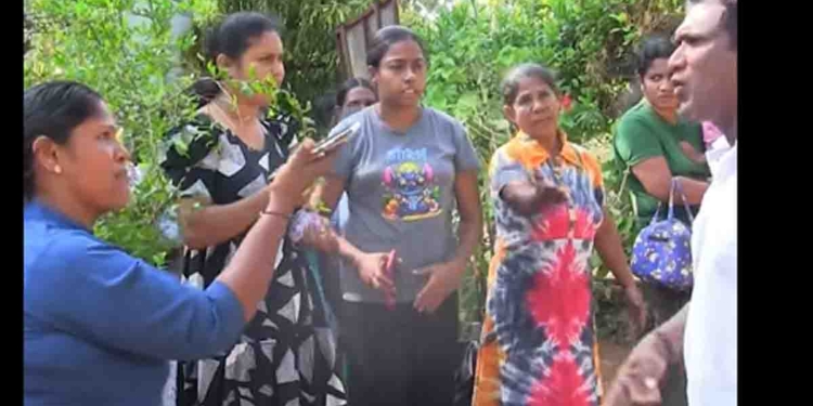 කන්තලේ මොන්ටිසෝරියක ප්රශ්නයකට අත දාන්න ගිය මාලිමා ප්රාදේශීය සභා මන්ත්රී අනූනවයෙන් ගුටි නොකා බේරෙයි! කාන්තාවන්ට ‘තමුසෙලා’ කියලා බැනලා තව පොඩ්ඩෙන් එක මිටට ගුටි කනවා! VIDEO I Sri Lanka Latest News