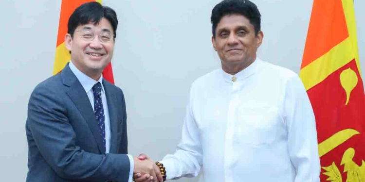 කොරියාවේ හිටපු ඉහළම රාජ්යතාන්ත්රිකයෙක් පාර්ලිමේන්තුවට ඇවිත් විපක්ෂනායක සජිත් එක්ක සාකච්ඡා කරයි! VIDEO & PHOTOS I Sri Lanka Latest News