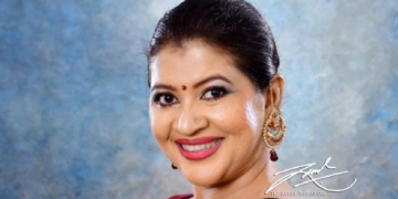 දේදුන්නෙන් පාට අරන් ආපු ආදරය අදටත් විඳින පුංචි තිරයේ ආදරණීය අම්මා…!මගේ ජීවිතේ ඇරියස් නැහැ…! අනුන්ගේ දිග පළල මට අදාළ නැහැ…! බැණපු බැනිලිවලට බයත් හිතුණා…! ඉන්දිකා සුබසිංහ I Sri Lanka Latest News