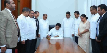 සජිත් යළි විපක්ෂය එකමුතු කරයි! උපරිමාධිකරණ විනිසුරු ධූර 8ක් මාස 6ක් තිස්සේ පුරප්පාඩුව තිබීම ගැන විවාදයක් ඉල්ලා කතානායකට බාර දෙන්න පූර්ණ යෝජනාවකට අත්සන් කරයි! PHOTOS I Sri Lanka Latest News