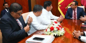 විපක්ෂනායක සජිත් මුලු විපක්ෂයම එකතු කරගනී! ලියුමකුත් අත්සන් කරගෙන කතානායක හම්බවෙන්න යයි! PHOTOS I Sri Lanka Latest News