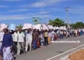 ලාල්කාන්ත ජවිපෙ ගොවියා ගෙනැල්ලා සාකච්ඡා කළාට වැඩක් වෙලා නෑ වගේ! ගොවියන්ට කසිප්පුකාරයෝ කිව්වට ගොවියන්ට යකා නැගලා! මුංගෙ අම්මගෙ රෙද්ද..! මේ පොලොන්නරුවෙ පරාක්‍රම සමුද්‍ර ගොවි ව්‍යාපාරයේ ගොවියෝ ආණ්ඩුවට එරෙහිව පාරට බැස්ස හැටි! VIDEO ! Sri Lanka Latest News