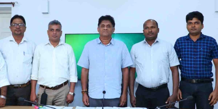 අලුත් බඳවා ගැනීම්වලින් 800කට අසාධාරණයක්! වනජීවී නිලධාරීන් විපක්ෂනායක සජිත් හමුවී ප්රශ්න කතා කරයි! VIDEO & PHOTOS I Sri Lanka Latest News