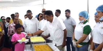 පොසොන් පෝ දා තවත් මහා පිංකමක්! සජබ මූලස්ථානයේදී සජිත් බත් දන්සලකුත් දීලා! VIDEO I Sri Lanka Latest News