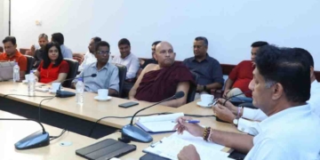 පාර්ලිමේන්තුව ඇතුළේ මුළු විපක්ෂයම එකතු කරන් සටනක් දෙන විපක්ෂනායක සජිත් පාර්ලිමේන්තුවෙන් එළියේ සටනටත් ලෑස්ති වෙයි! ආණ්ඩුවේ ඒකාධිපති පාලනයට එරෙහිව ප්රජාතන්ත්රවාදය-මිනිස් අයිතිවාසිකම් ආරක්ෂා කිරීමට නව සිවිල් සමාජ ව්යාපාරයක් ආරම්භ කරයි! VIDEO & PHOTOS I Sri Lanka Latest News