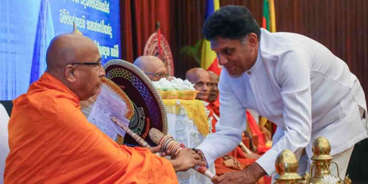 ආචාර්ය පූජ්ය වල්පොළ විමලඥාන නා හිමියන්ට මහා විහාර වාංශික ශ්රී ලංකා අමරපුර අරියවංස සද්ධම්ම යුත්තික පාර්ශ්වයේ ශ්රීමත් මහා නායක ධූරයට අදාළ සන්නස්පත්රය පිළිගැන්වීමේ උත්සවයට විපක්ෂනායක සජිත් එක්වෙයි! VIDEO & PHOTOS I Sri Lanka Latest News