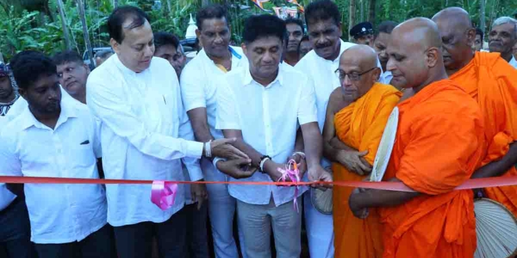 වෙසක් දවස් දෙකේ විපක්ෂනායක සජිත් පිංකම් මාලාවකට එක්වෙයි! හම්බන්තොට හඳුගල විජයාරාමයේ අභිනව වාහල්කඩ විවෘත කරයි! රටට වෙන්න යන විශාල විපත්තියක් ගැන කල්තියා අනතුරු අඟවයි! VIDEO & PHOTOS I Sri Lanka Latest News