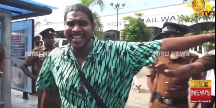 සාමකාමී සත්‍යග්‍රහයට චණ්ඩියෙක් ඇවිත්! VIDEO I Sri Lanka Latest News