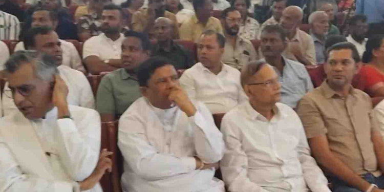 ජනාධිපති වැය ශීර්ෂය යටතේ වැටුප් දෙකක් ලබාගැනීම! රජයේ වාහන අවභාවිතා කිරීම! රජයේ සේවකයින් දේශපාලන කටයුතු සඳහා යොදවා ගැනීම! ජී.එල්.ගේ ගෙදර තියෙන ඒකාබද්ධ විපක්ෂයේ සාකච්ඡාවලට ගිහින් මාධ්යට වොයිස් කට් දෙන සුගීෂ්වර ජුලි 1 වැනිදා දක්වා රිමාන්ඩ්! I Sri Lanka Latest News