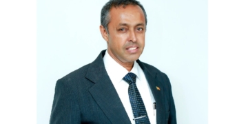 “ලේකම්කමකට පෙම් බැන්දා – ආශා දහසක් රස වින්දා – නටු අග කටු මත කටුක බව දැනී – එනිසා මම ඉල්ලා අස්වෙමි…” I මහාචාර්ය කපිල ලේකම්කමෙන් ඉල්ලා අස්වුණේ ඇයි? ! Sri Lanka Latest News