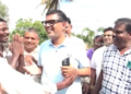 සජබය ආසන මට්ටමෙන් සටන පටන් ගනී! හොරොව්පොතානේදී වාහනයෙන් බහිද්දීම ගමේ මිනිස්සුන්ගෙන් ලැබුණු පිළිගැනීමට මුජිබර් හොල්මන් වෙයි! VIDEO I Sri Lanka Latest News