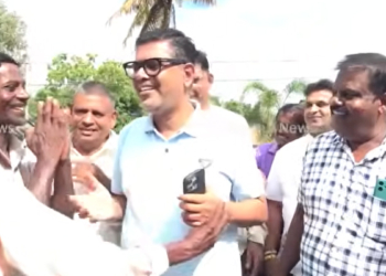 සජබය ආසන මට්ටමෙන් සටන පටන් ගනී! හොරොව්පොතානේදී වාහනයෙන් බහිද්දීම ගමේ මිනිස්සුන්ගෙන් ලැබුණු පිළිගැනීමට මුජිබර් හොල්මන් වෙයි! VIDEO I Sri Lanka Latest News