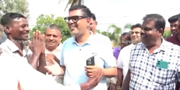 සජබය ආසන මට්ටමෙන් සටන පටන් ගනී! හොරොව්පොතානේදී වාහනයෙන් බහිද්දීම ගමේ මිනිස්සුන්ගෙන් ලැබුණු පිළිගැනීමට මුජිබර් හොල්මන් වෙයි! VIDEO I Sri Lanka Latest News