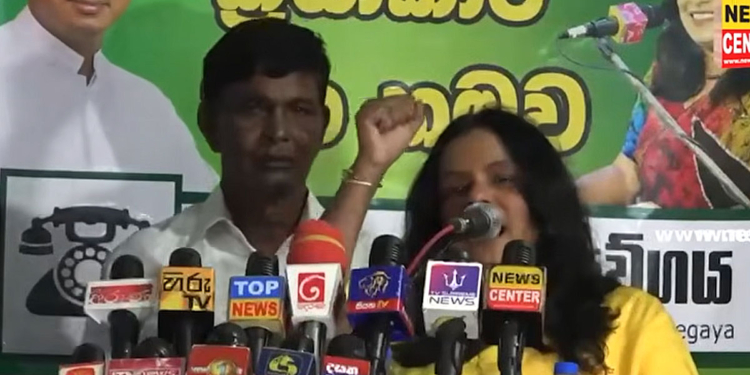 ගලෙන්බිදුණුවැවේදී තරුණ කාන්තාවක් සජබ වේදිකාව හොල්ලයි! මුලින්ම අපි සජිත්ව ජනාධිපති කරලා ඉතුරු වැඩ ටික පටන් ගමු! කාන්තාවන්ගෙන් විශේෂ ඉල්ලීමකුත් කරයි! VIDEO I Sri Lanka Latest News