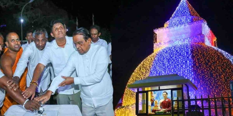 ජනපති අනුර තන්තිරිමලේ ආලෝක පූජාවට එක්වෙද්දී විපක්ෂනායක සජිත් සිතුල්පව්වේ මගුල් මහා විහාරයේ ආලෝක පූජාවට එක්වෙයි! VIDEO & PHOTOS I Sri Lanka Latest News