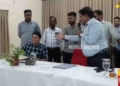 කිලිනොච්චියේදී අර්චුනා සහ මාලිමා ඇමැති චන්ද්රසේකර් ගහගන්න යයි! පොලිසිය මැදිහත් වී දෙන්නා දෙපැත්තට කරයි! VIDEO I Sri Lanka Latest News