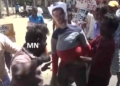 ‘ලාල්ගේ අමුඩේ ඩඩ්ලිගේ වැටේ..! රිලා මොටා අපිට එපා..!’ ඇතිමලේ ගොවීන්ට ඇති වෙයි! පඹයන්-බෝඩ් උස්සගෙන මහපාරට! VIDEO I Sri Lanka Latest News