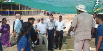 යුරෝපා කොමිසමේ ඉහළම තානාපතිවරු යාපනයේ චෙම්මනි සමූහ මිනීවළ බලන්න යයි! සිරුරු 467ක අස්ථි කොටස් හමුවෙයි! සාධාරණය ඉල්ලා ඥාතීන් විරෝධතාවක! PHOTOS I Sri Lanka Latest News