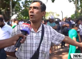 හිරේ ඉඳන් ආපු තාත්තා හිරේ ඉන්න පුතා වෙනුවෙන් කතා කරයි..! මේවා ඇතුළේ ඉන්න බෑ.. අරගල කරන්නෙ නැතිව උන් වෙන මොනවා කරන්නද? VIDEO I Sri Lanka Latest News