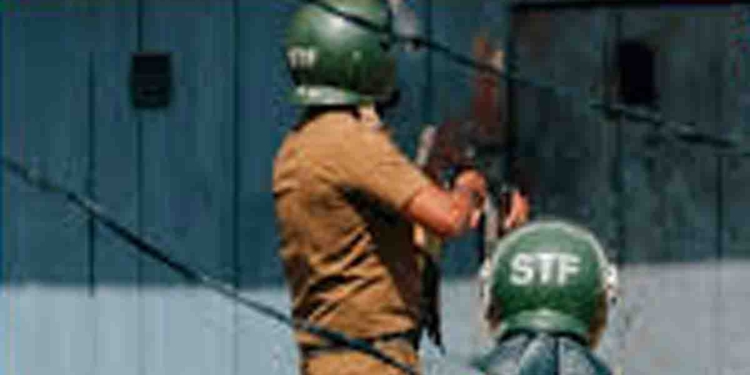 මීගමු හිරේ දොර කවුළුවෙන් තුවක්කුව ඇතුළට දමා වෙඩි තිබ්බ නියාමකව මහනුවරට යවයි! I Sri Lanka Latest News