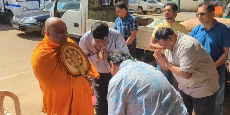 අතරමැදියන් වාසි ගත්ත කාලය ඉවරයි! නුවරඑළියට එළවළු තොග එකතු කිරීමේ අලුත් මධ්යස්ථානයක්! ගොවියන්ගේ අතටම මුදල්! PHOTOS I Sri Lanka Latest News
